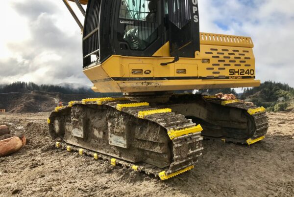 Sumitomo SH240 700mm double grousers and 30 ton plus undercarriage fitted with MightyGrips bolt-on track attachments